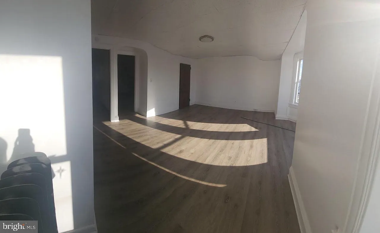 1441 W Philadelphia St — Photo 2