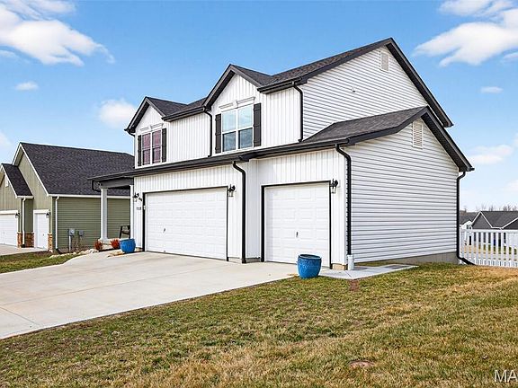 3rd image of 133 Bluewater Ln
