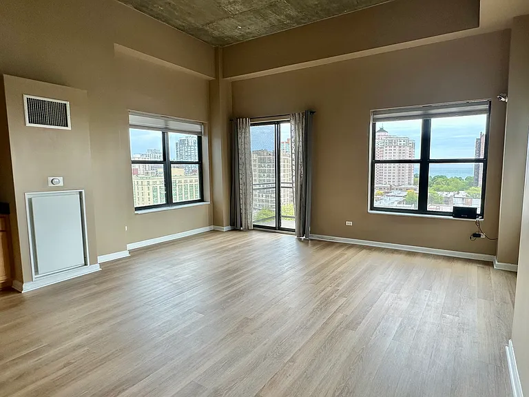 1122 W Catalpa Ave #1005 — Photo 2