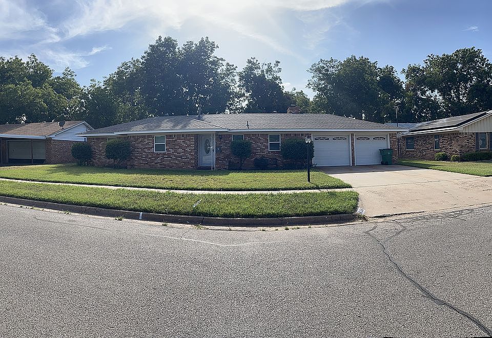 1st image of 816 Mimosa St