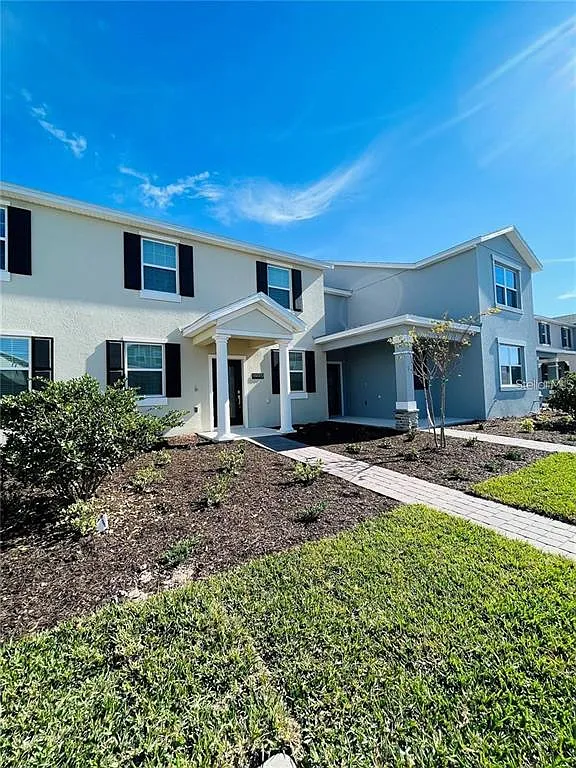 3 bed, 2.5 bath, 1636 sqft, $2,699 — Photo 2