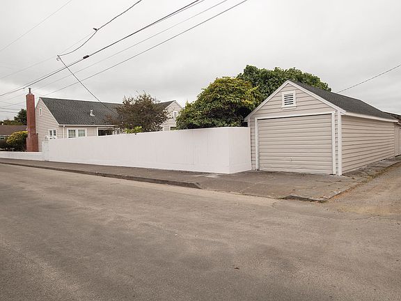 2nd image of 161 N Lincoln St