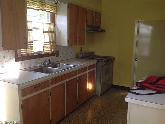 4th image of 259 E Park Ave