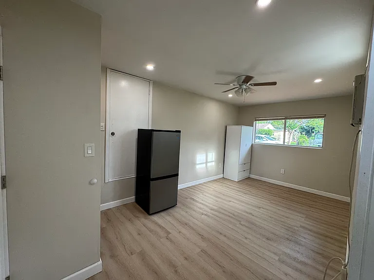 4355 SW 10th St — Photo 3