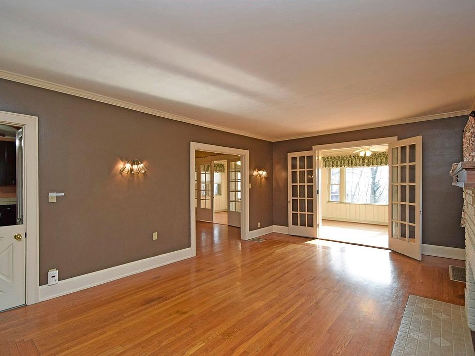 1st image of 3671 Davenant Ave