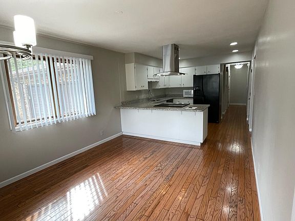 3rd image of 613 W Clybourn Ct #613