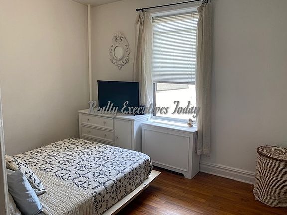 4th image of 29-15 Dorothy Pl #1R