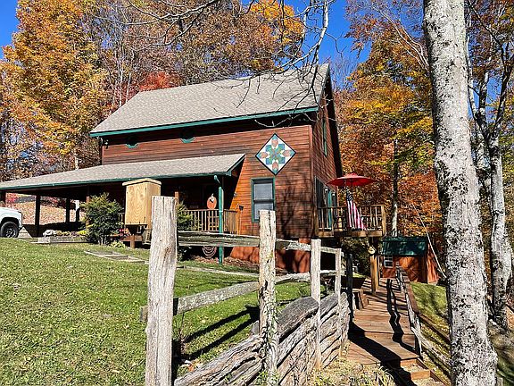 5th image of 102 Maple Brook Ln