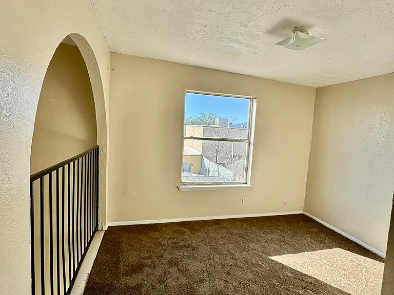 943 Montera Rd — Photo 10