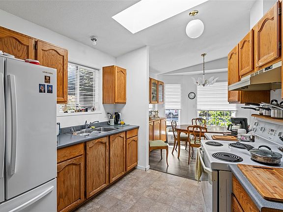 3rd image of 2454 5th St E