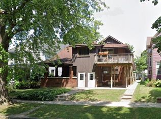 512 E Walnut St APT 4, Bloomington, IL 61701