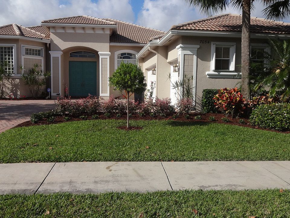 2nd image of 7054 SE Bay Hill Dr