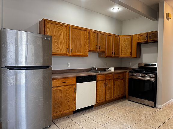 5th image of 109 Irene St APT 1
