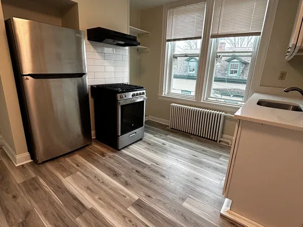 9 Gould St APT 4, Newport, RI 02840