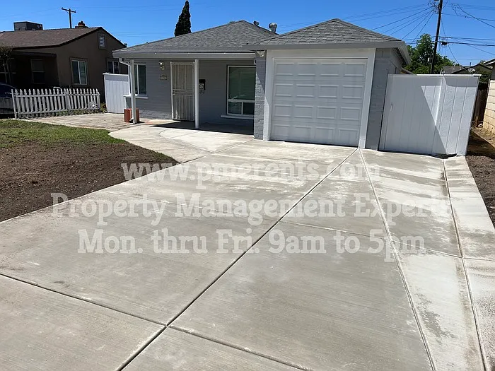 1759 Middlefield Ave — Photo 1