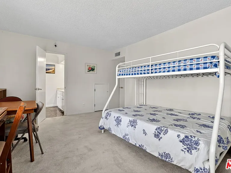 184 N Crescent Dr — Photo 38