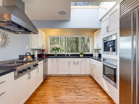 4th image of 411 W Lake Sammamish Pkwy SE