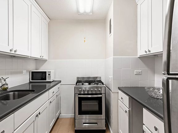 3rd image of 90 Gold St APT 21F