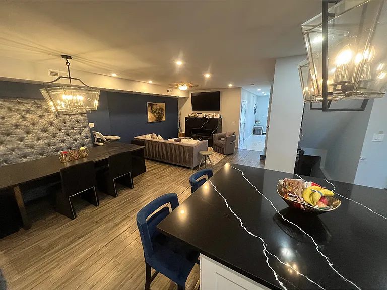 6515 Bergenwood Ave — Photo 10