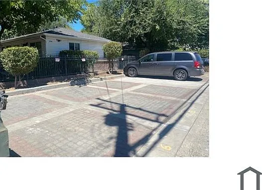 2749 Fairfield St #4 — Photo 8
