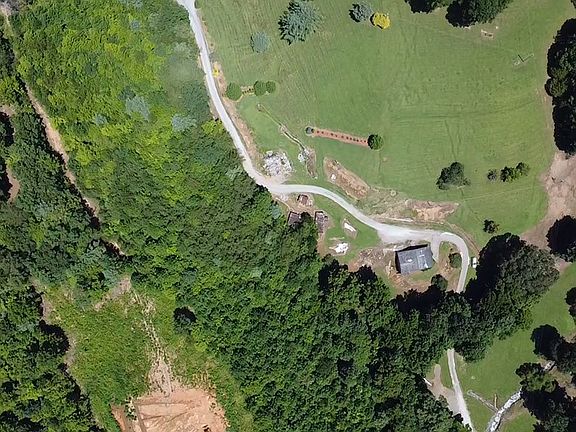 4th image of 99 Pear Ln