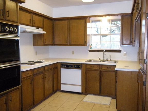 3rd image of 64 Garland Ct