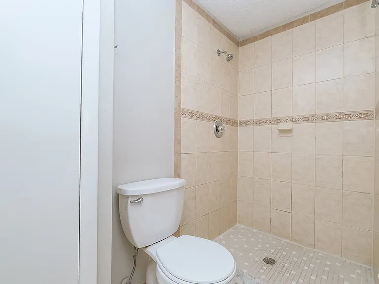 7511 Breezewood Ct — Photo 14