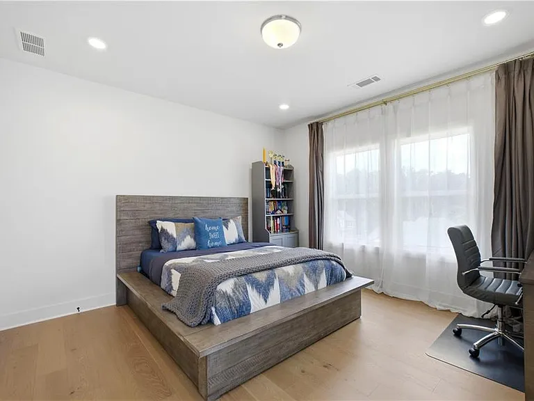 4510 Hawthorn Cir — Photo 40