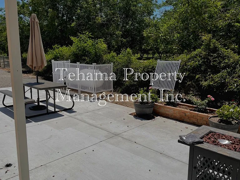 23353 Hamilton Ave — Photo 16
