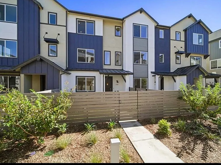27319 Bear Creek Ln — Photo 1
