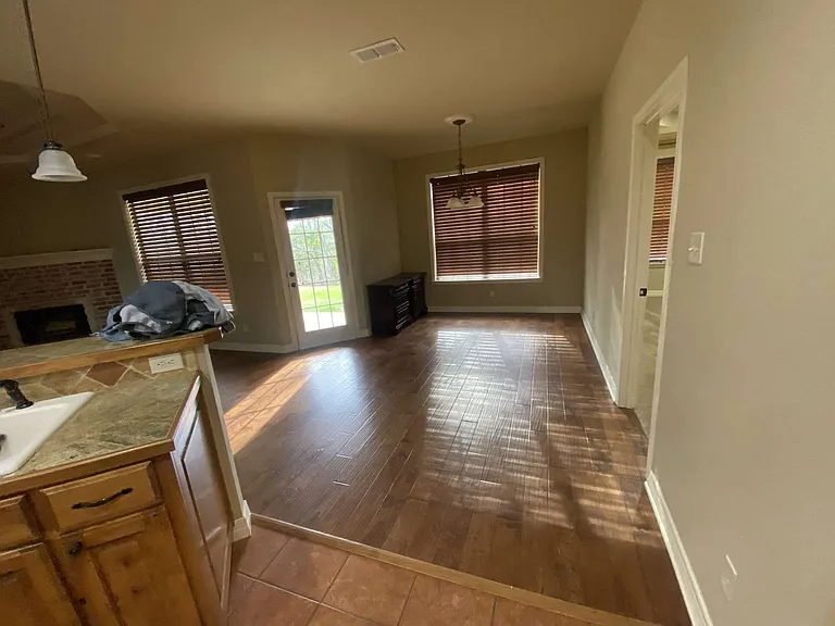 120 Cypress Creek Dr — Photo 3