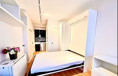 Rented by R New York