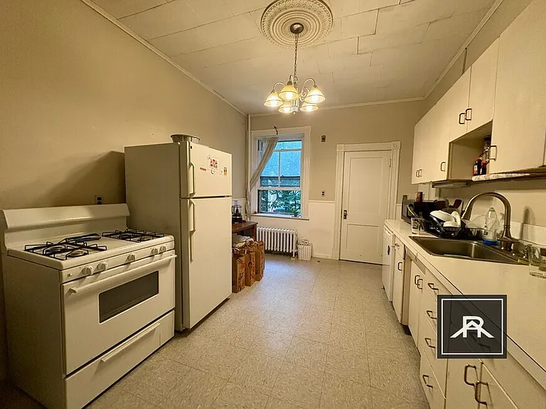 14 Euston St #1 — Photo 13