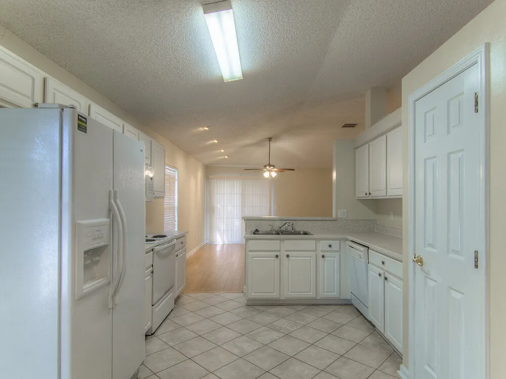 4 bed, 2.0 bath, 1750 sqft, $2,055 — Photo 4