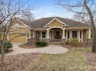 4248 S Oak Pointe Ct NE, Grand Rapids, MI