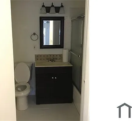 810 Crystal Lake Dr — Photo 4