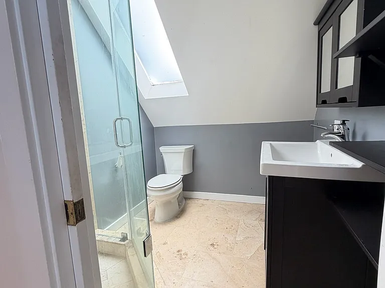 838 Shrader St #3 — Photo 5