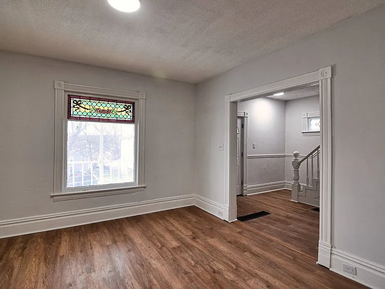 305 Hone Ave — Photo 8