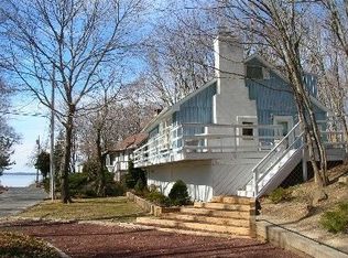 66 Whalebone Landing Rd, Southampton, NY 11968