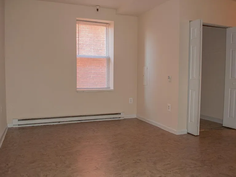 Virginia Arms Apartments — Photo 16