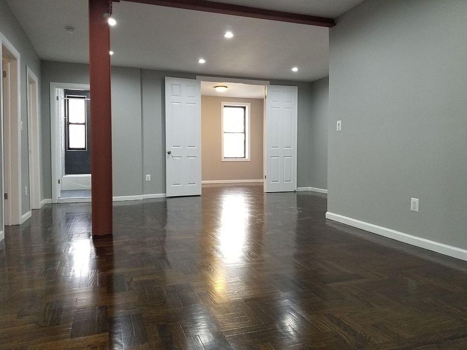 2nd image of 2180 Bronx Park E APT 6A