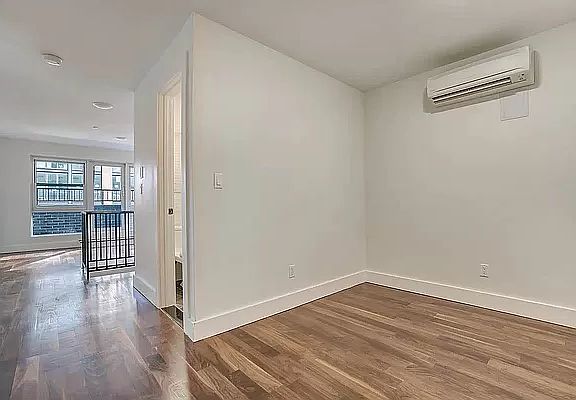 5th image of 364 Bedford Ave #5G