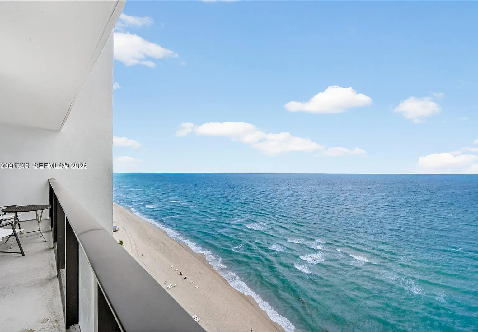 Catania Condo — Photo 1
