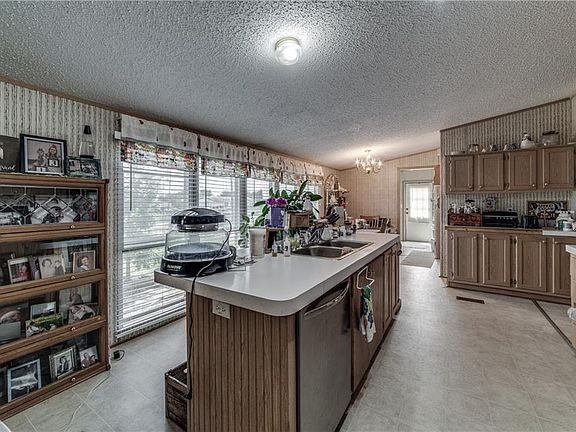 3rd image of 1412 Pheasant Dr