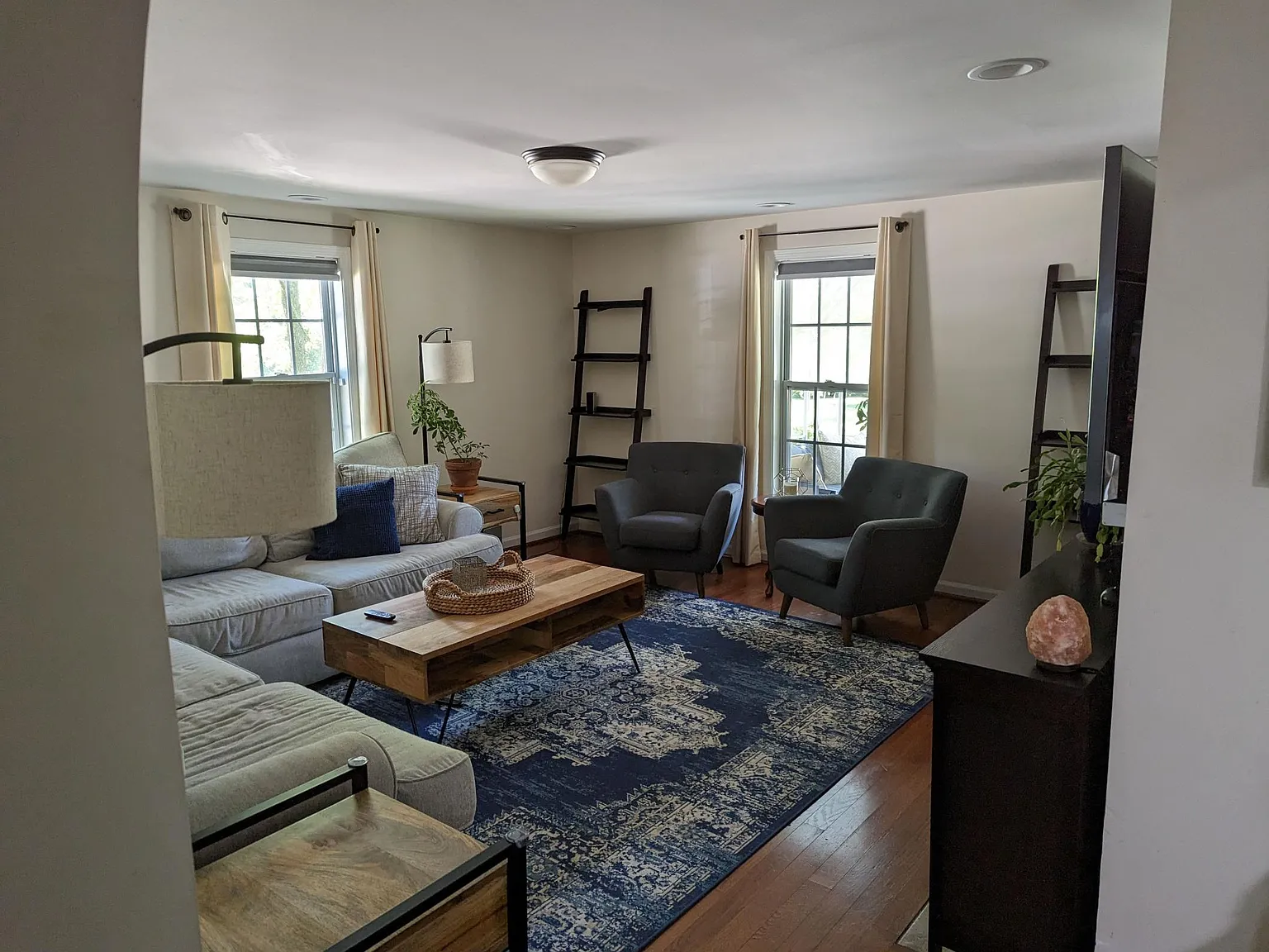 817 E Davie St — Photo 2