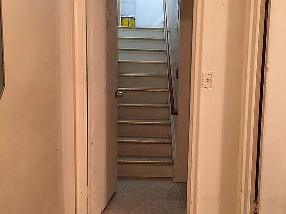 3rd image of 701 Autumn Ave
