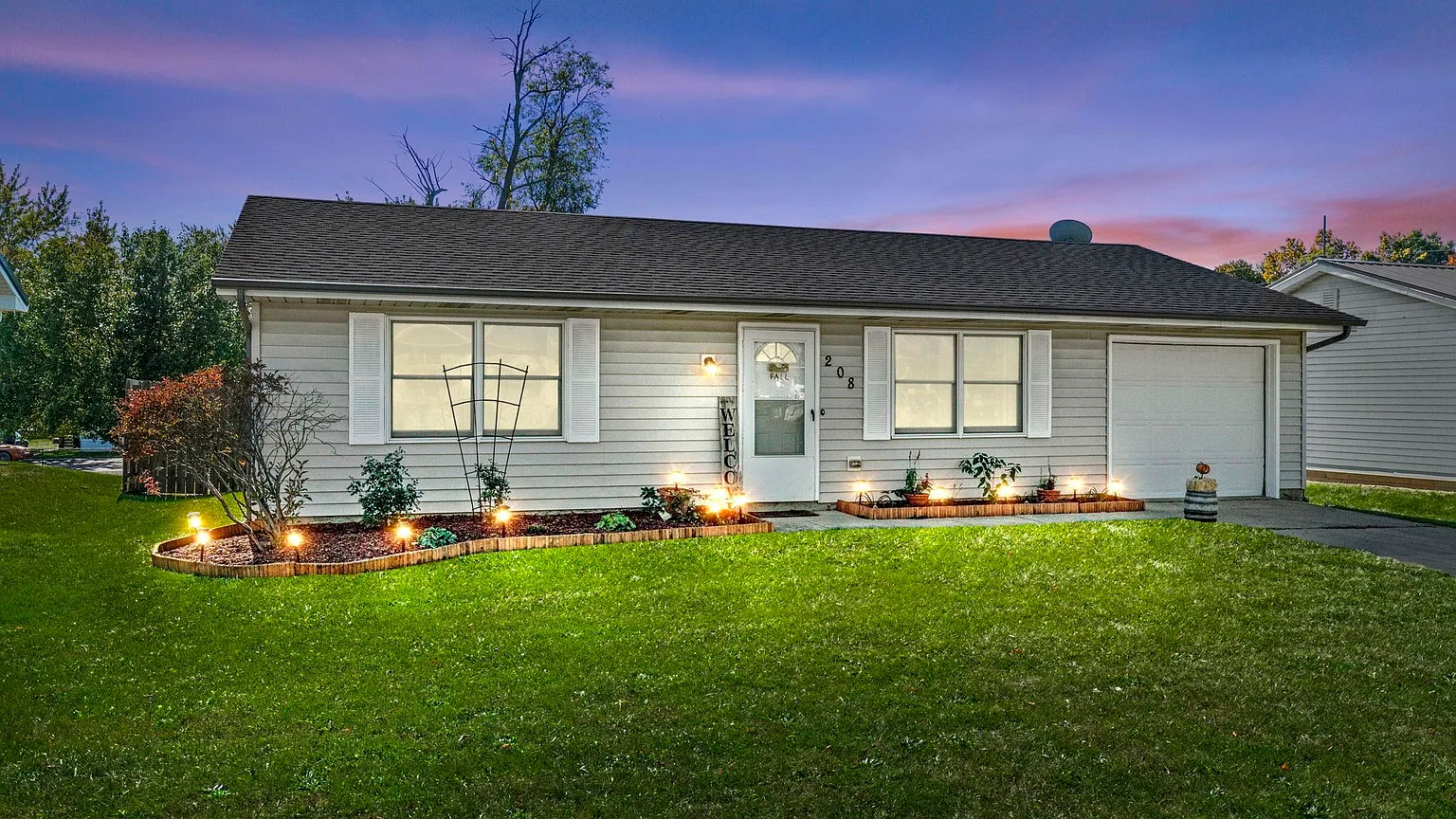 208 Kingswood Dr photo 1