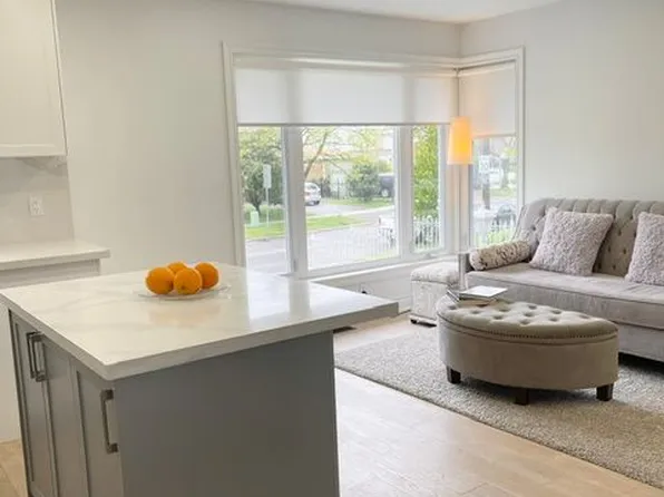 24 Yarn Rd, Toronto, ON M9B 1H5