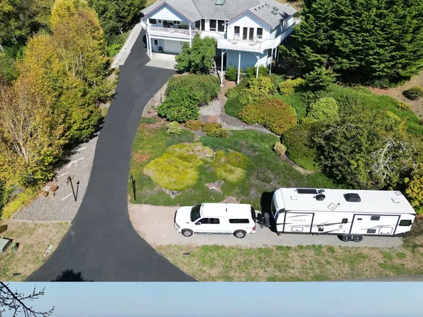15709 Pelican Bay Dr, Brookings, OR 97415
