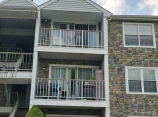 28 Holly Ct, Hamilton, NJ 08619